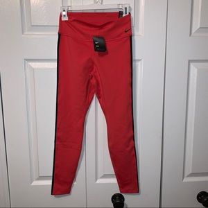BRAND NEW: NIKE CROPPED LEGGINGS Size S